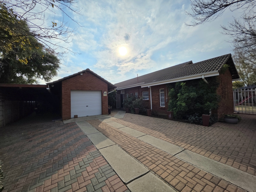 3 Bedroom Property for Sale in Flamingo Park Free State